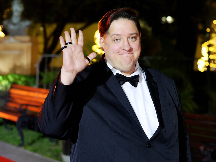 Знаменитости активно выражают соболезнования в социальных сетях в связи со смертью актера Романа Попова