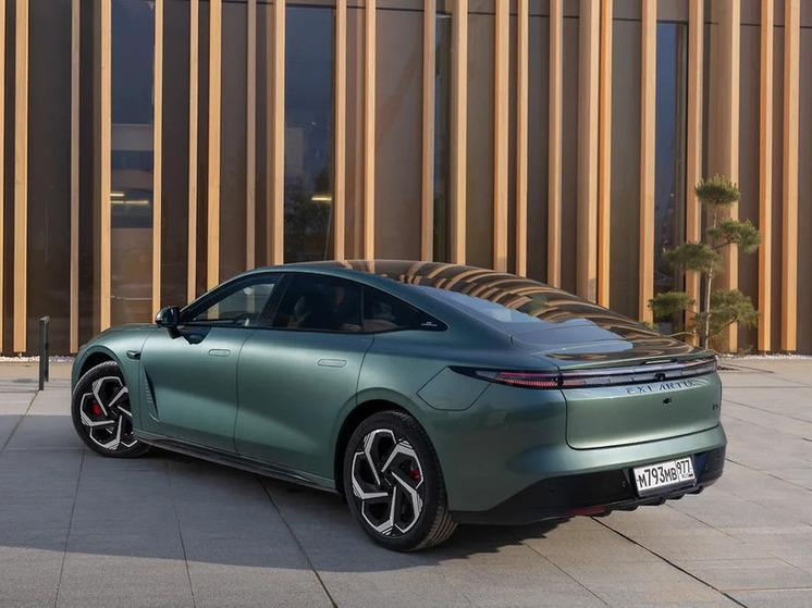 В разработке дизайна нового Exeed Exlantix ES участвовал ИИ: авто сняли на фото