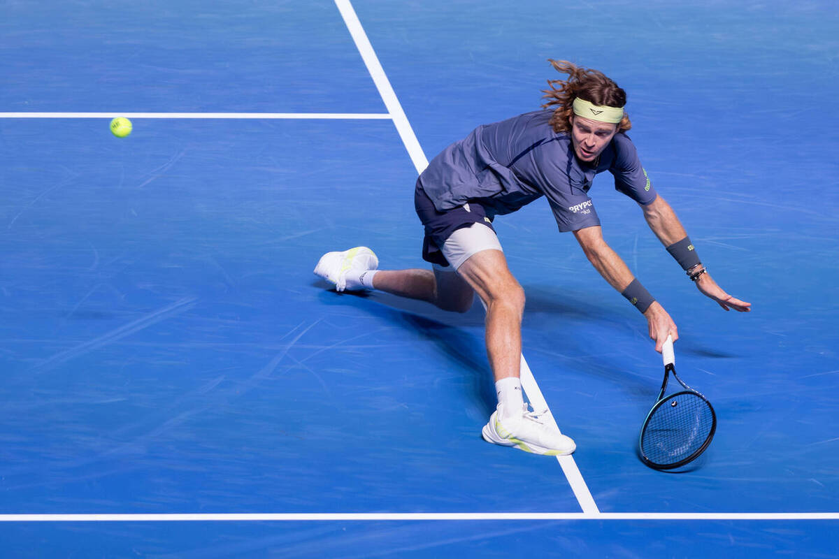 Российские теннисисты уверенно двигаются вперёд на «Мастерсе» в Париже