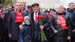 Зюганов и мальчишка: встреча у Мавзолея