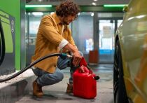 После бурных событий августа и сентября, когда бензин стремительно дорожал, а некоторые АЗС вынужденно ограничивали продажу топлива, рынок будто взял паузу