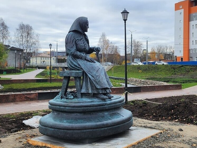 Памятник сказительнице Ирине Федосовой установили в столице Карелии