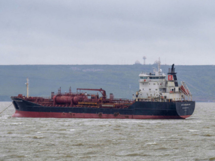 Bloomberg: идущий в Индию танкер с нефтью из РФ остановился после санкций США