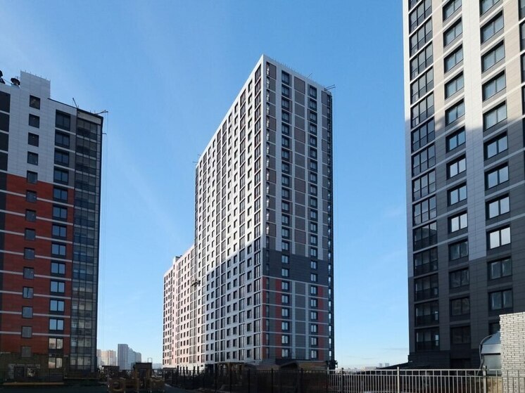 Во Всеволожском районе Ленобласти начали вводить в эксплуатацию новые многоквартирные дома. Также продолжается строительство двух детсадов.