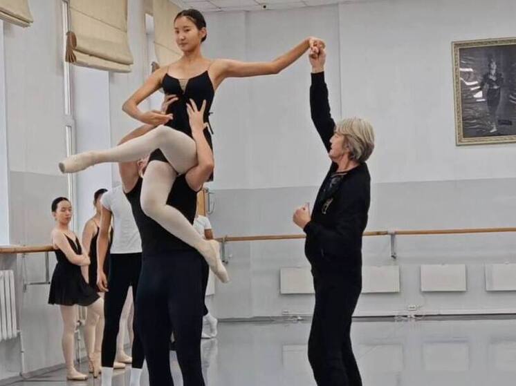 Премьер Большого театра дал мастер-класс будущим звездам бурятского балета