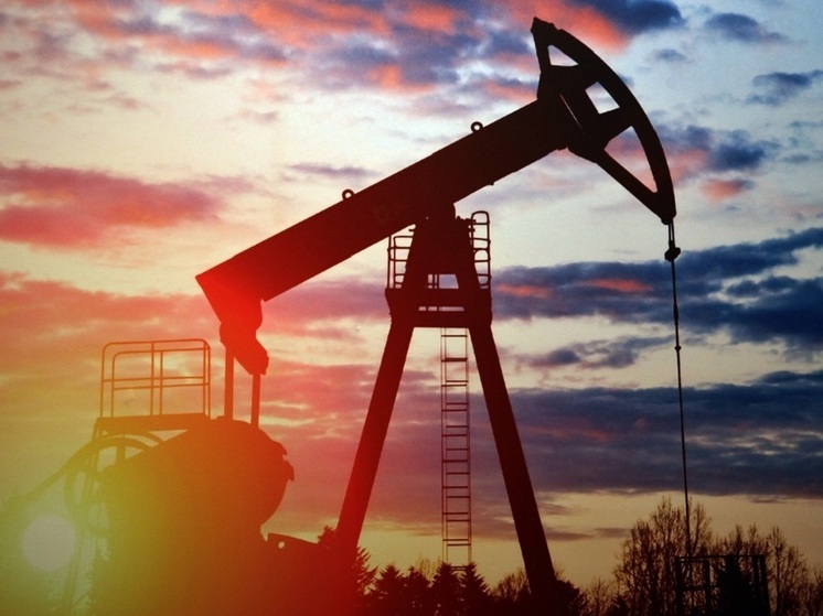 Глава РФПИ Дмитриев: санкции на нефть из РФ приведут к росту цен на топливо в США