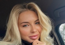 36-летняя российская синхронистка Анжелика Тиманина сфотографировалась в платье, идеально подчеркивающем ее великолепную фигуру. Олимпийская чемпионка покорила подписчиков новым нарядом.