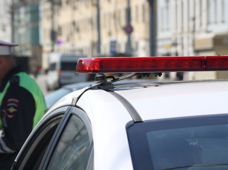 Легковушка разбилась в массовом ДТП на трассе М-2 под Тулой