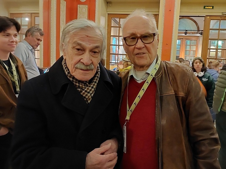 Знаменитый оператор Юрий Клименко получил награду за вклад в мировое киноискусство на 35-м Международном кинофестивале «Послание к человеку» в Санкт-Петербурге