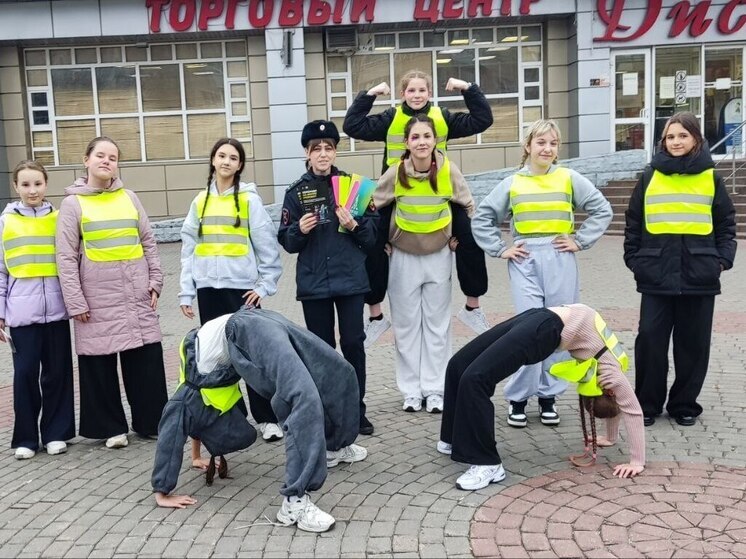 В Серпухове прошел зажигательный флешмоб «Засветись!»