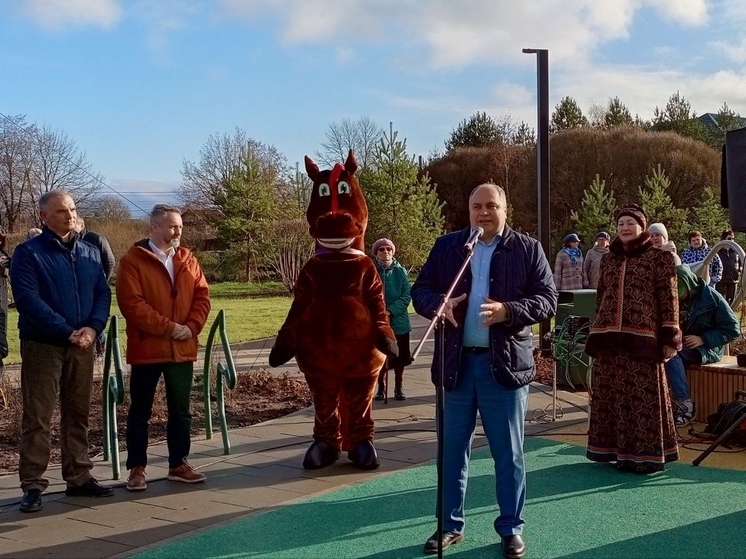 В Валдае открыли многофункциональную площадку на Песчаной улице