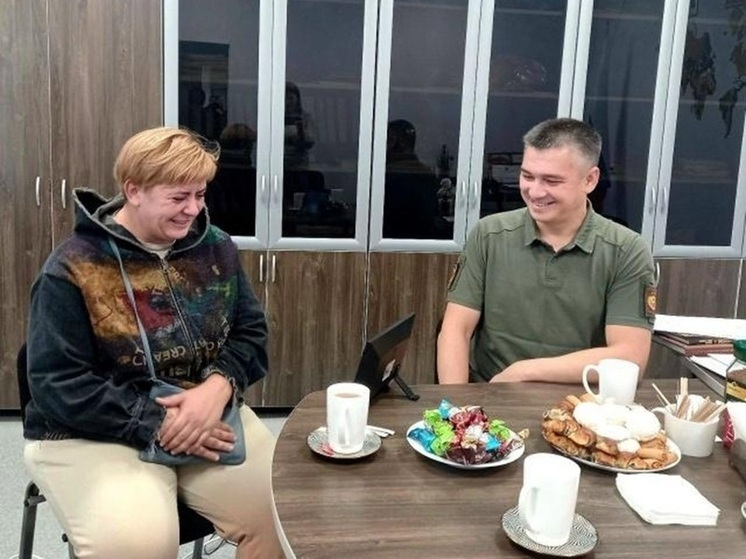 В Бердянском округе состоялась трогательная встреча министра образования с матерью будущего летчика