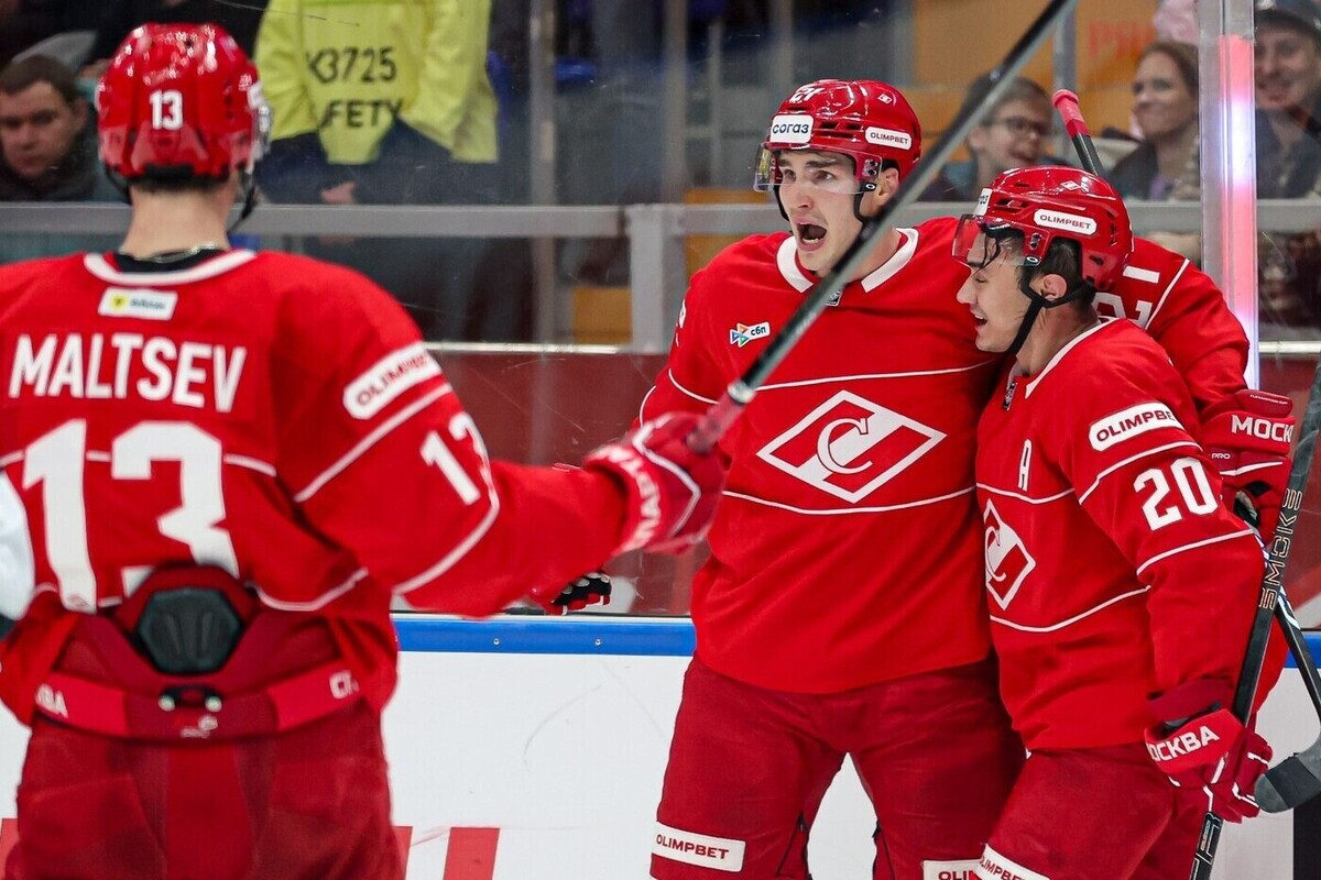 Обзор главных событий и поединков вторника в Континентальной хоккейной лиге.