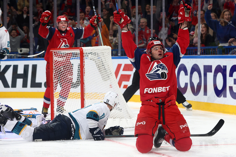 Ружичка вырвал для «Спартака» победу в дерби с ЦСКА, Радулов спас «Локомотив» от фиаско