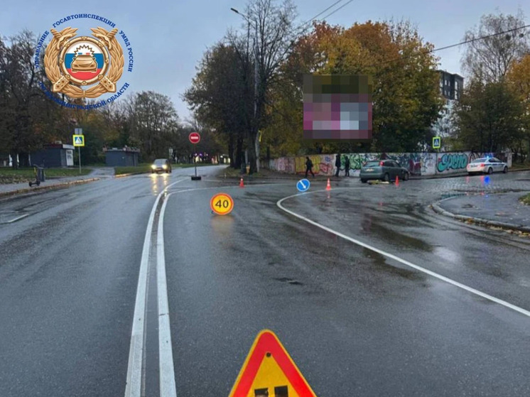 В Калининграде под колёса машины попал несовершеннолетний самокатчик