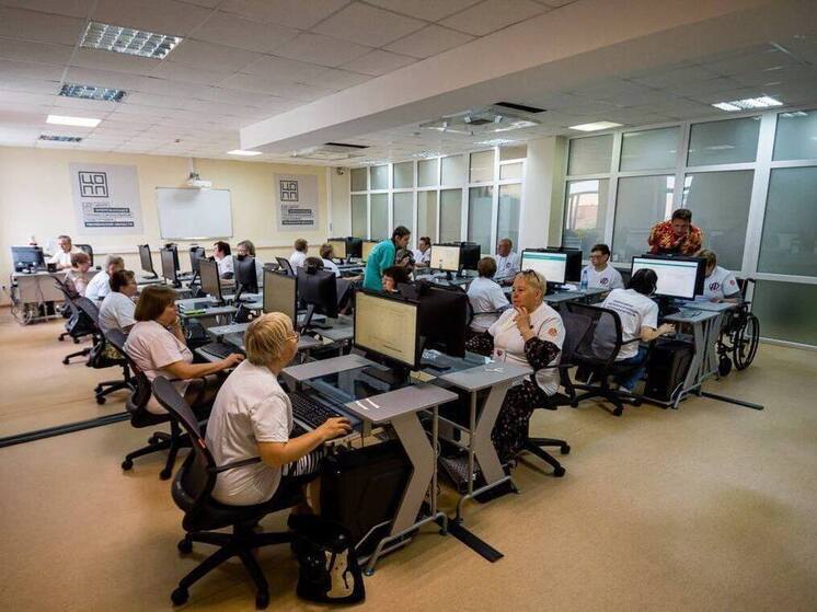 Пензенские пенсионеры осваивают цифровые технологии и финансовую грамотность в «Университете серебряного возраста»