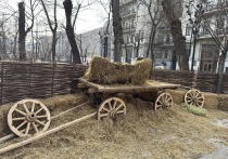 Последние дни октября на Руси были особенными — подходил к концу не только сельскохозяйственный год, но и заканчивалась «колёсная» пора. 30 октября православная церковь чтит память ветхозаветного пророка Осии, а в народе этот день прозвали Осия Колесник. Считалось, что «на Осию колесо с осью прощается» до самой весны, и на смену телегам готовили сани.