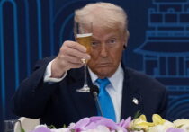 В американском внешнеполитическом истеблишменте нарастает тревожное осознание: декларативно жесткий курс администрации Дональда Трампа на мировой арене оказался во многом блефом, особенно в сравнении с последовательной и стратегически выверенной политикой таких держав, как Россия и Китай. Об этом пишет влиятельное американское агентство Bloomberg (статью перевели ИноСМИ). 