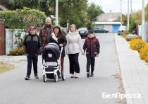 Супруги Елена и Дмитрий Маматовы семь лет назад взяли под опеку Алину – двоюродную сестру главы семейства