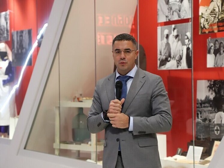 Алексей Эрк и депутаты приняли участие в открытии выставки «Во все времена. Медики на фронтах войны»