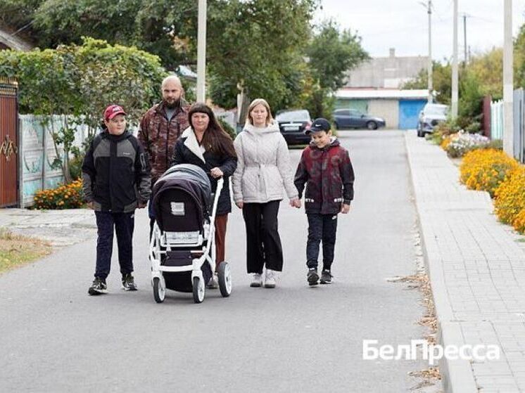 Супруги Елена и Дмитрий Маматовы семь лет назад взяли под опеку Алину – двоюродную сестру главы семейства