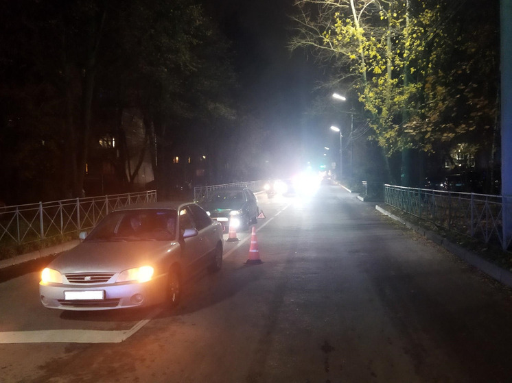 На улице Игнатова в Орле столкнулись «ВАЗ» и «Киа»