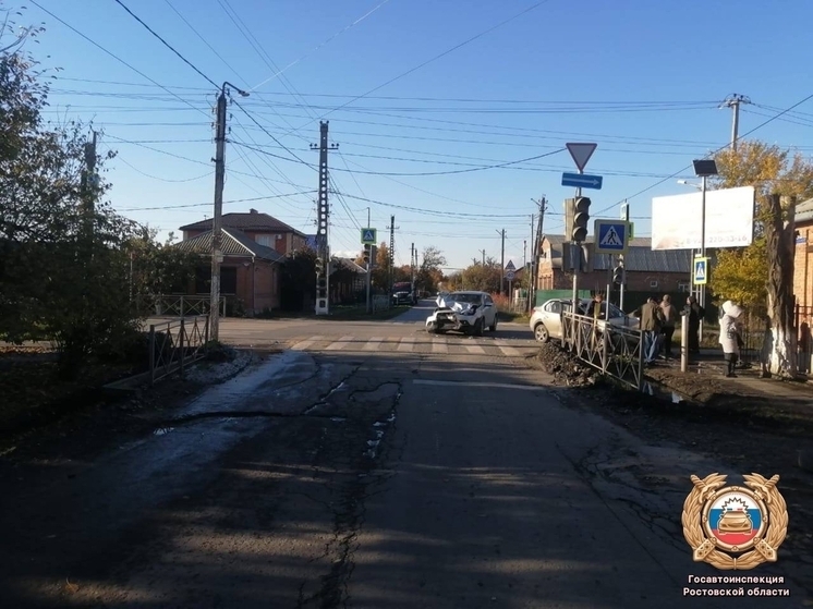 В ДТП с двумя иномарками в Ростовской области пострадала 25-летняя девушка