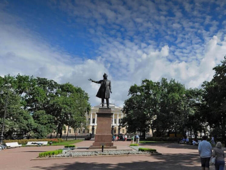 Лицо и руки Пушкина пострадали от птиц на площади Искусств