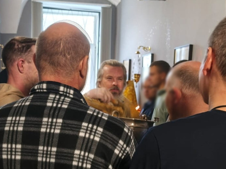 В исправительной колонии в Крестцах освятили молельную комнату