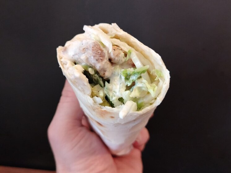 Терапевт Тен назвала самыми вредными ингредиентами шавермы соусы и майонез