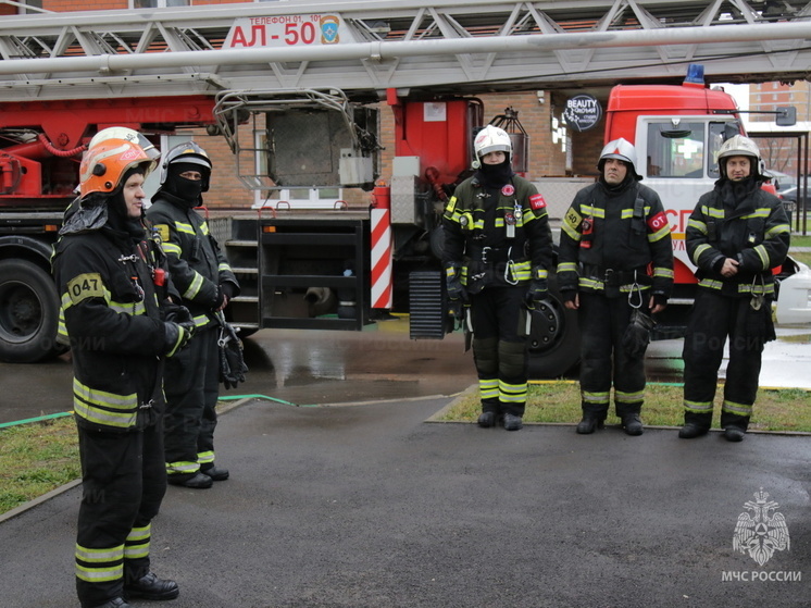 МЧС России оттачивает навыки тушения пожаров в 20-этажных зданиях Тулы