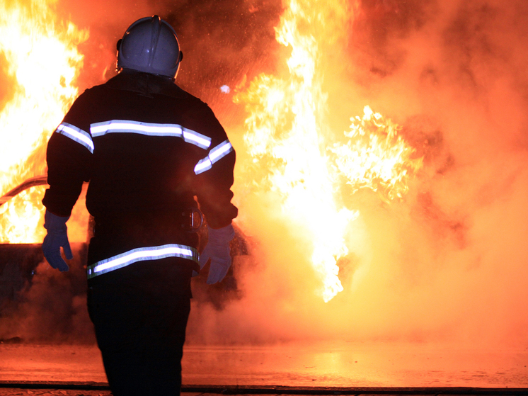 В Архангельске потушили пожар в автосалоне «Авторитет»