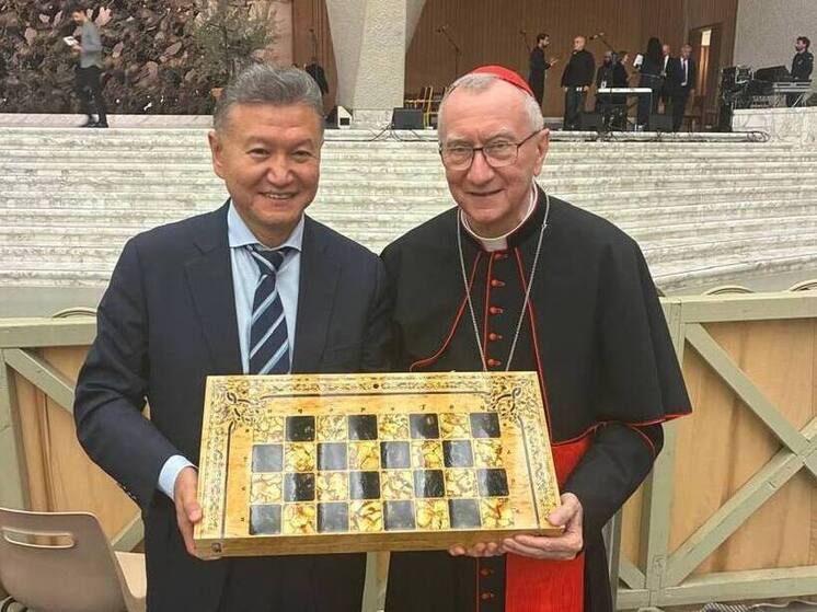 Дагестанские шахматы подарили Папе Римскому