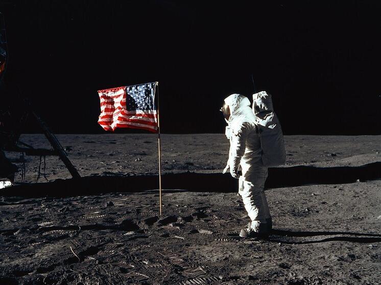 Moonwalker Buzz Aldrin ist im Alter von 95 Jahren, zwei Jahre nach seiner Hochzeit, Witwer geworden.