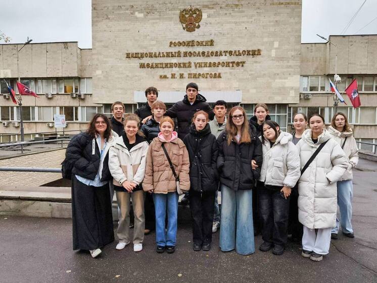 Ученики медкласса Тарко-Сале знакомятся с работой врача в Москве