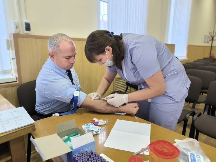 Чиновники администрации Кромского района на рабочем месте прошли диспансеризацию