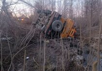 В Забайкальском крае водитель автомобильного крана погиб в ДТП, когда машина слетела в кювет на дороге около села Явленка