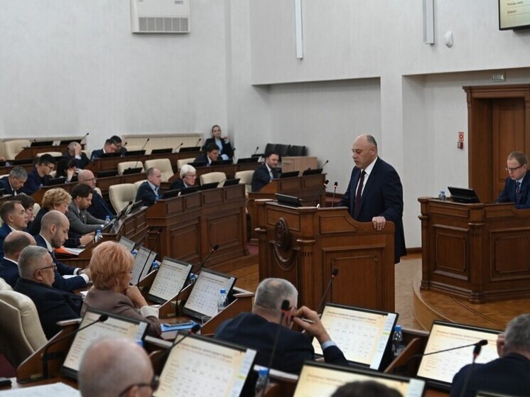 Депутаты Алтайского краевого Законодательного Собрания в ходе 45-ой сессии, которая проходит 30 октября, начали рассматривать законопроект о бюджете региона на 2026 год и плановый период 2027 и 2028 годов