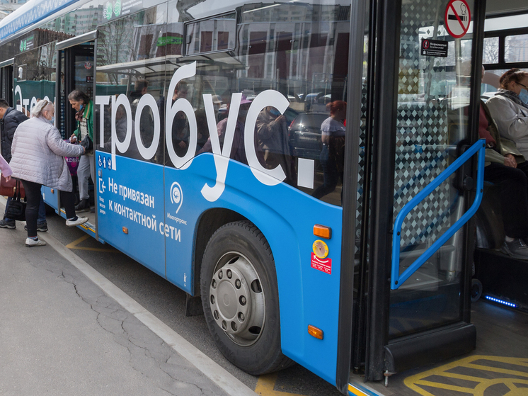 Электробус сбил велокурьера на юго-западе Москвы