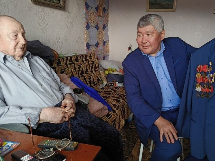  50 жимов гантелями: 99-летний ветеран ВОВ из Бурятии ведет активный образ жизни