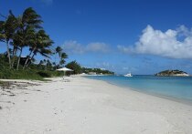 Скорбящая дочь пассажирки круизного лайнера, оставленной на отдаленном австралийском острове, говорит, что за ее матерью "не было должного ухода"