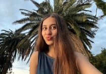 Она слушается младшего брата, умеет готовить толму, любит армянские свадьбы, но будет выбирать себе спутника жизни не по национальности, а по душе