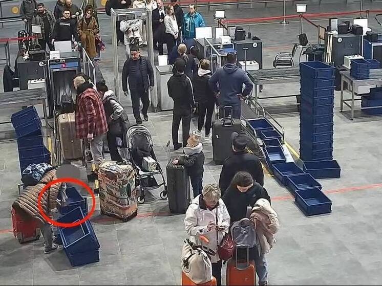 Путешественник остался без телефона перед вылетом из Пулково