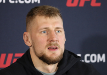 Александр Волков одержал победу над Жаилтоном Алмейдой единогласным решением судей.