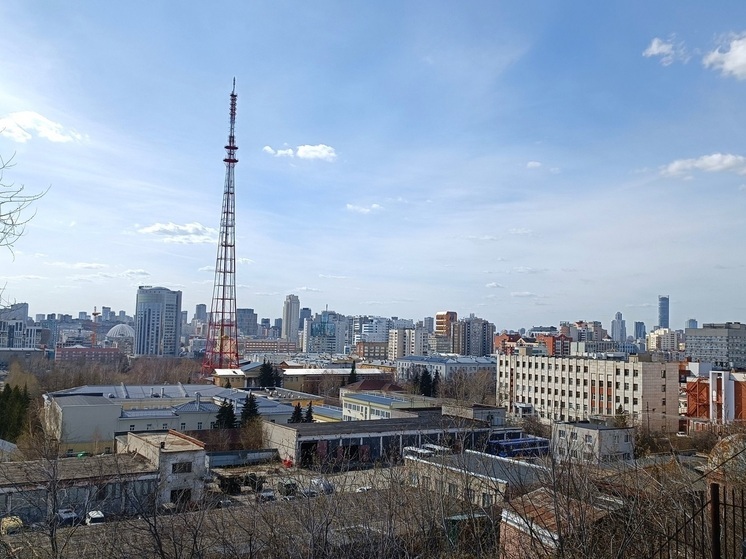 Молодая пара украла телефон у консьержа в Екатеринбурге