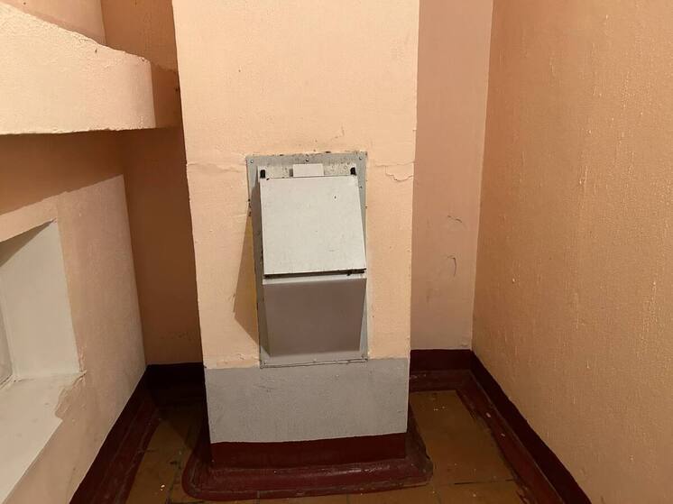 Пожарные потушили возгорание в мусоропроводе девятиэтажки в Мурманске