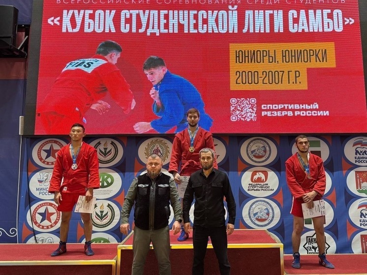 Студенческий турнир по самбо в Шали принес серебро калмыцкому борцу