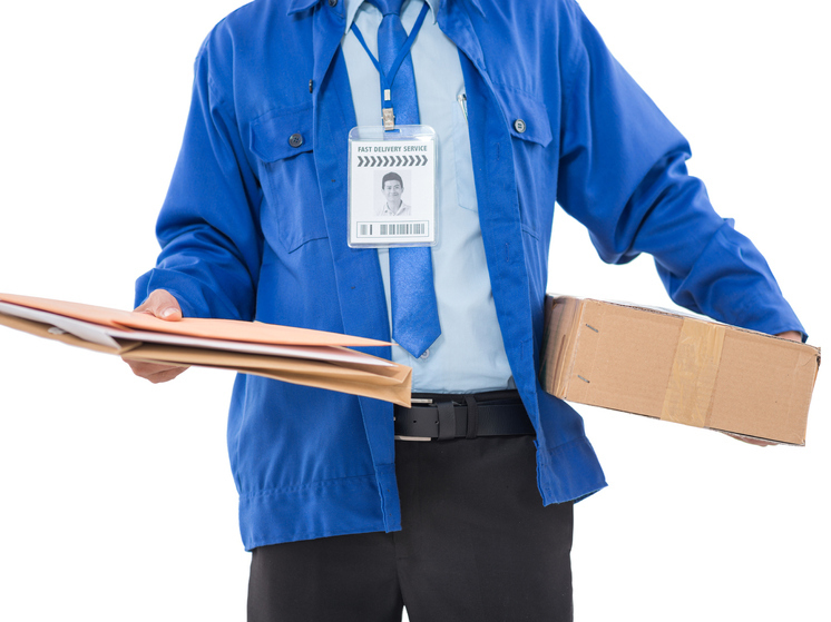 Курьеры стремительно обгоняют всех по зарплатам в Архангельской области