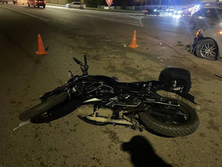 Проигнорировала правила — устроила ДТП: в Тамбове водитель Kia врезалась в мотоцикл