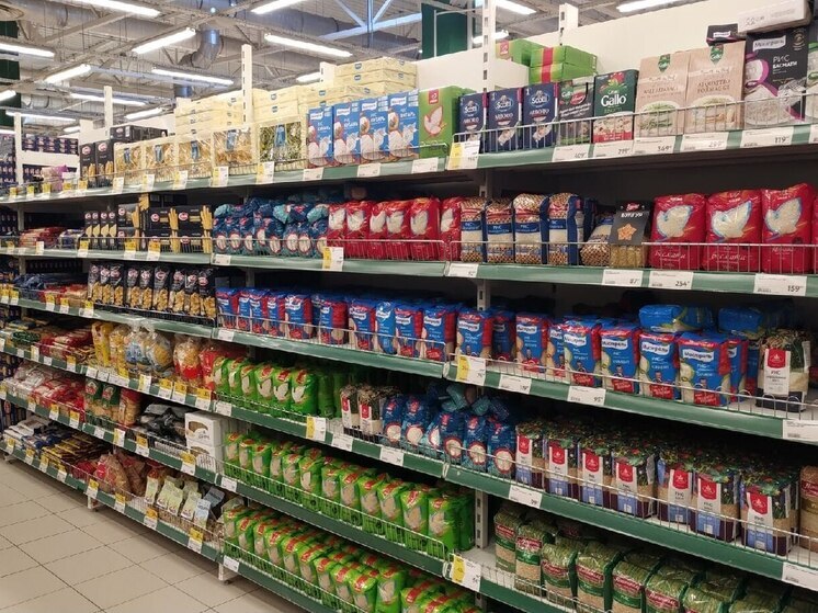 В Омской области снизились цены на продукты и одежду